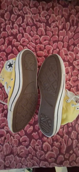 Converse amarillas muy bien cuidadas Muy poco uso