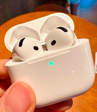 AirPods 4 ANC