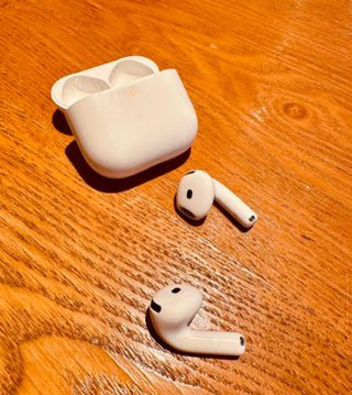 AirPods 4 ANC
