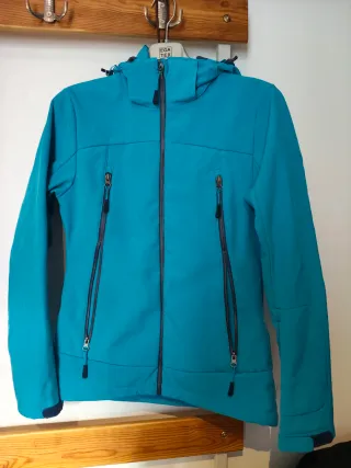 Chaqueta impermeable azul
