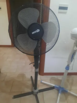 Ventilatore da terra nero