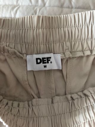 Pantalón cargo beige