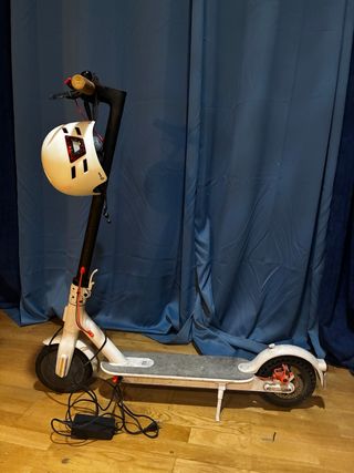 Monopatín Xiaomi + Casco Blanco