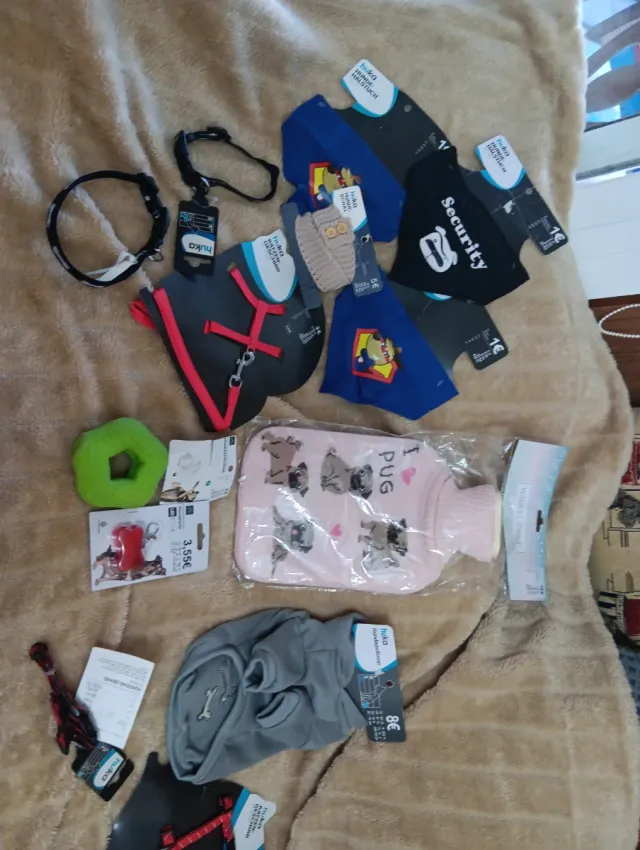 Ropa y accesorios para perro  gris huesos