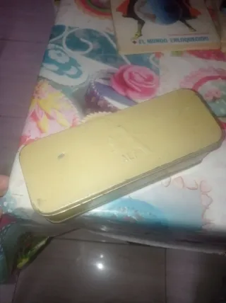 Antigua lata Alfa máquina de coser