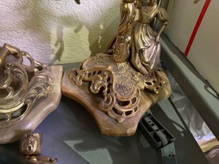 Candelabro de Bronce con Figuras