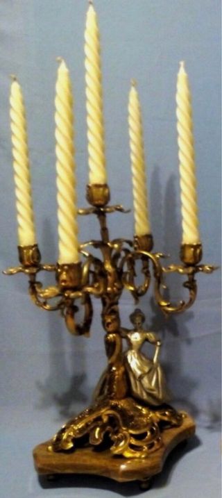 Candelabro de Bronce con Figuras