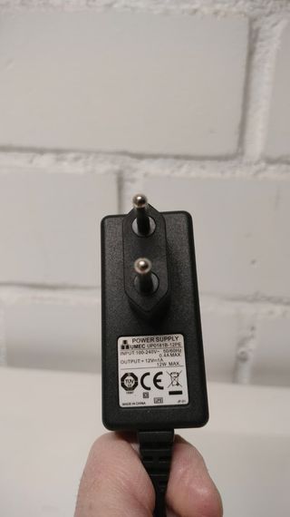 Fuente de Alimentación UP0181B-12PE 12V 1.5A ~ 2A