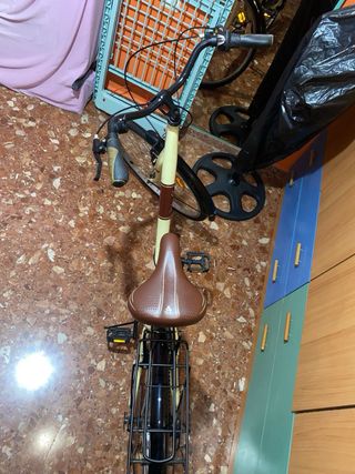 Bicicleta urbana color crema