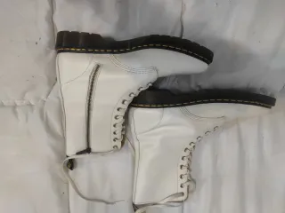 Botines Dr. Martens Crema Talla 43