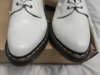 Botines Dr. Martens Crema Talla 43