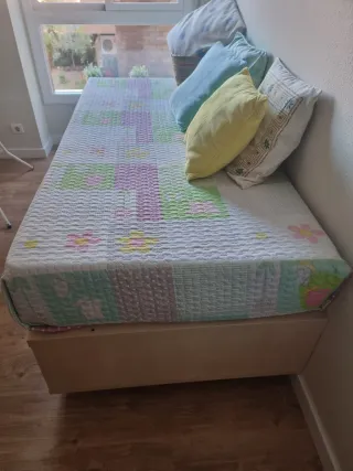 Cama infantil con cajones