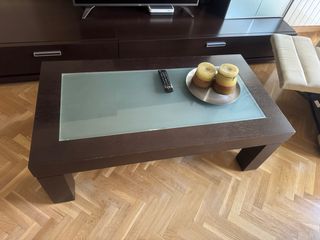 Mesa de centro de madera y cristal