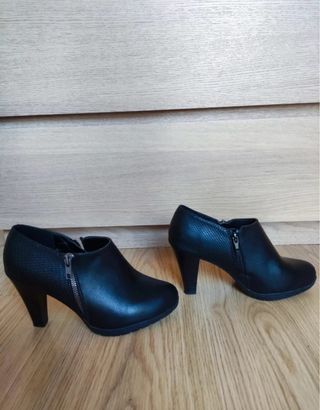 Botines tacón mujer negros.