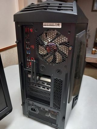 Ordenador de mesa + Pantalla