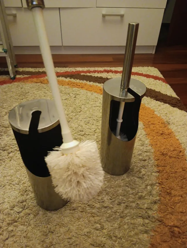 2 Escobilleros Metal y Plástico