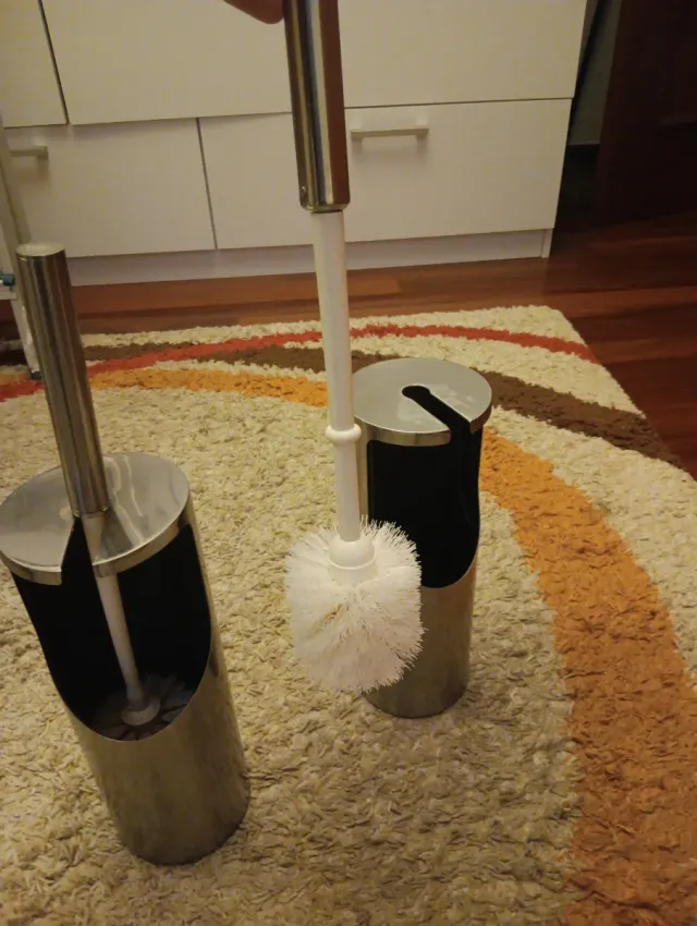 2 Escobilleros Metal y Plástico