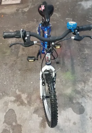 BICICLETA INFANTIL DECATHLON AZUL 20".