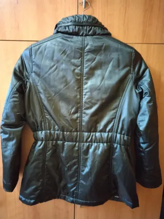 Chaqueta negra con cinturón