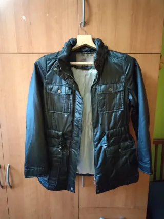 Chaqueta negra con cinturón