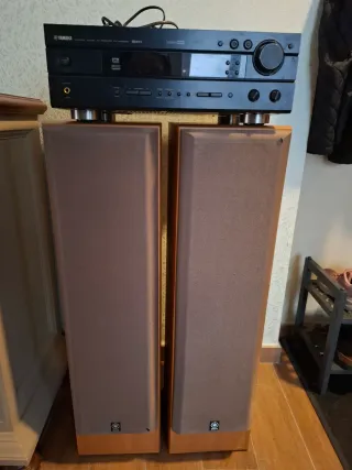 Amplificador Yamaha RX-V430RDS y altavoces