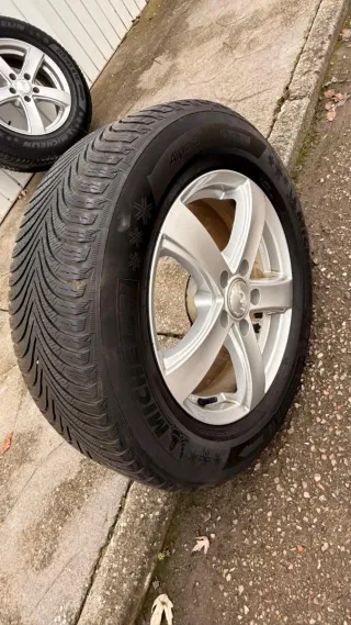 Neumáticos y llantas 215/65 R16