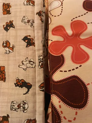 Cama para mascotas con estampado de perros