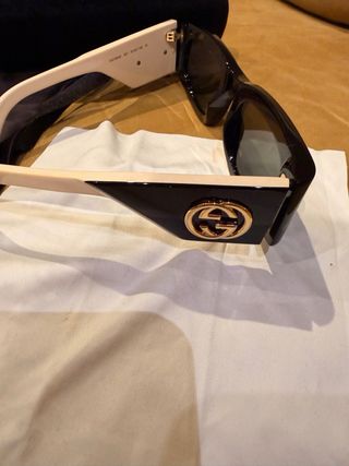 Gafas de Sol Gucci Negras y blanco crudo