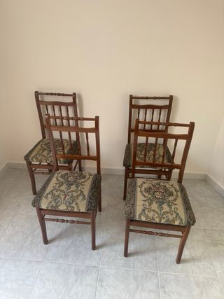 4 Sillas de Madera con Tapicería Floral