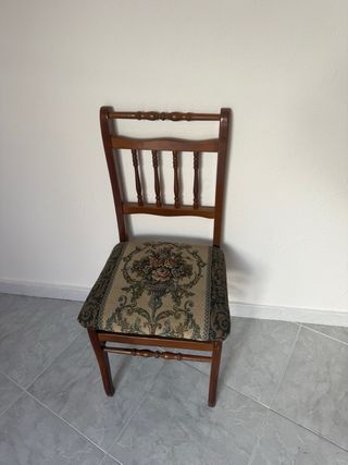 4 Sillas de Madera con Tapicería Floral