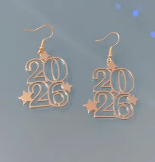 Pendientes largos dorados 2026 Noche Vieja