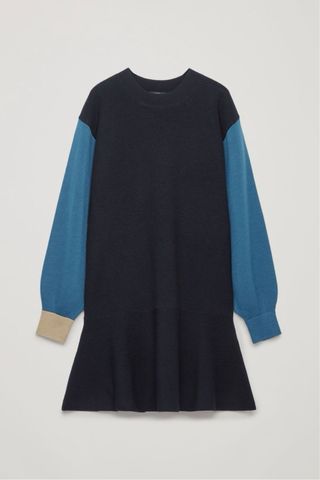 Vestido de lana COS azul y beige