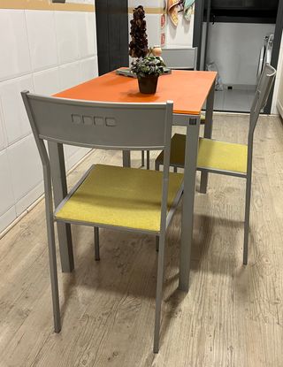 Mesa y 3 Sillas Cancio Naranja