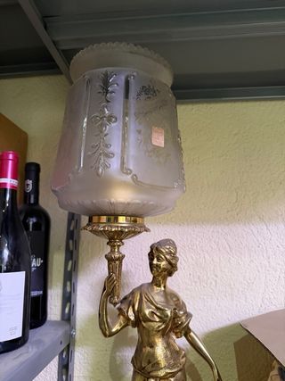 Lámpara Figura Mujer con Lira Dorada