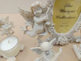 Set 4 Angioletti Portacandele e Cornice