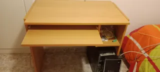Mesa de ordenador para teletrabajo