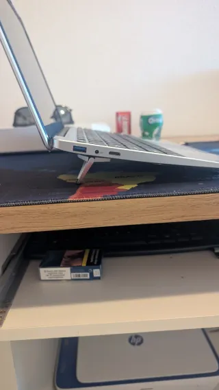 Ordenador portátil Plata y Negro.