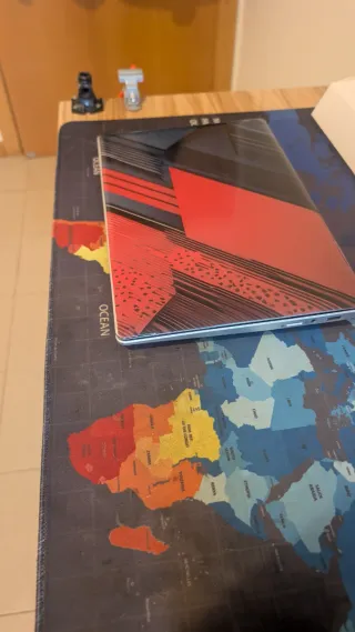 Ordenador portátil Plata y Negro.