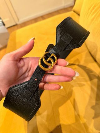 Cinturón Gucci Negro y Dorado GG Talla 85