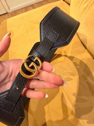 Cinturón Gucci Negro y Dorado GG Talla 85