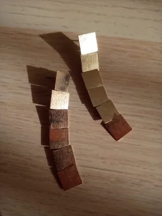 Pendientes largos dorados