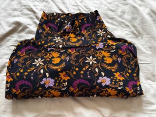 Camiseta cuello alto estampada floral