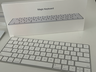 Macbook Air 15 M2 + Teclado + Mouse + Monitor