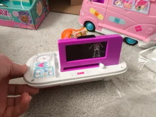 Ambulancia Pinypon Rosa con Muñeca