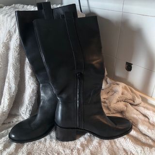 Botas altas de cuero negro
