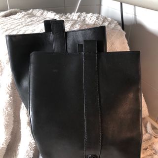 Botas altas de cuero negro