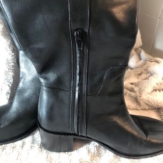 Botas altas de cuero negro