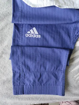 Dobok Taekwondo Adidas Blanco y Azul