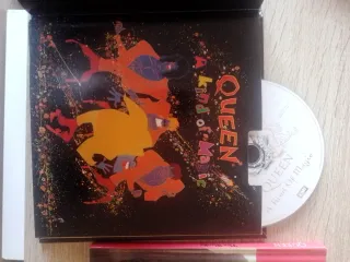 Libro CD Queen A Kind Of Magic / The Works
