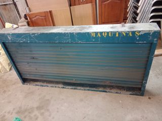 Tablero de herramientas con persiana